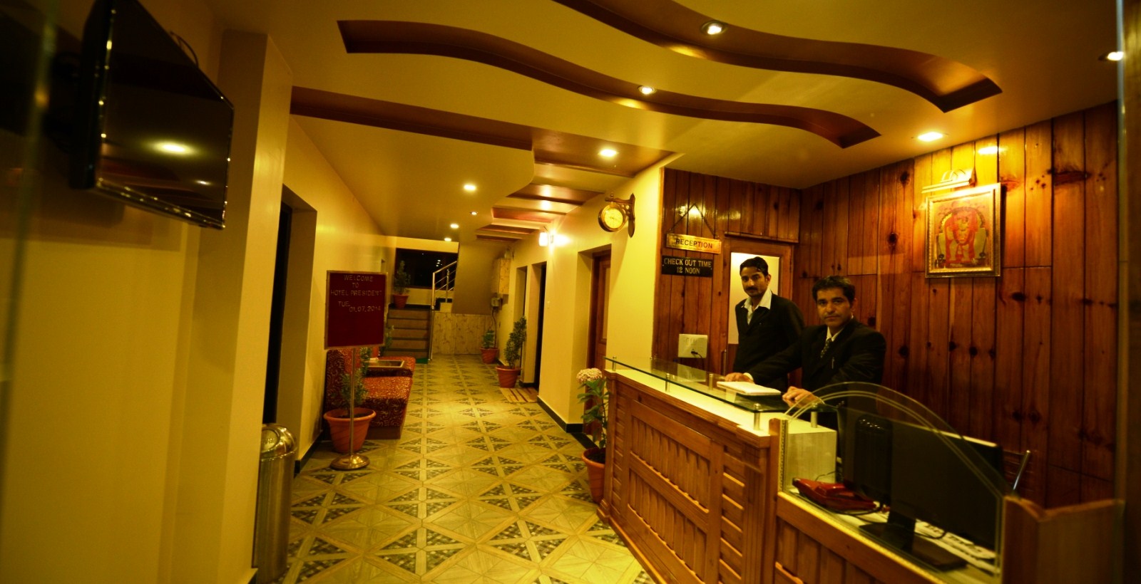 Hotel Reception, Hotel President, Manali